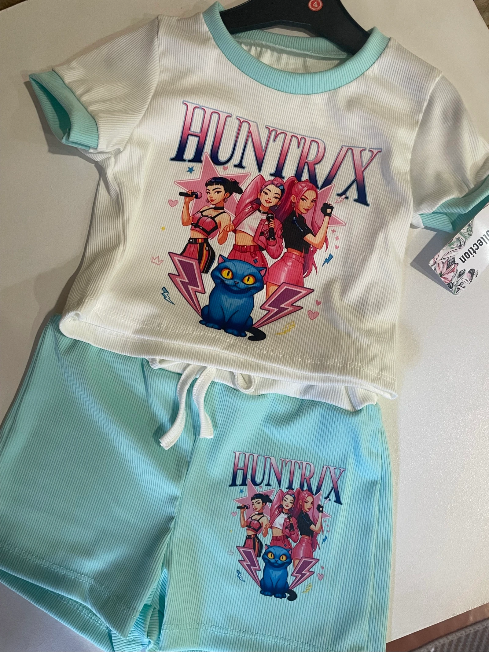 Conjunto Huntrix 4 anos 